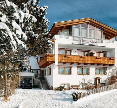 Haus Raetia Apartment แซร์เฟาส์ ภายนอก รูปภาพ