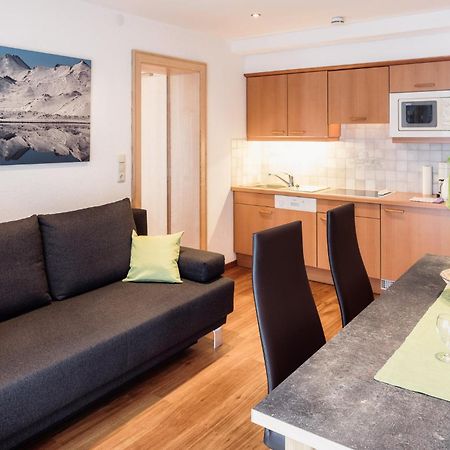 Haus Raetia Apartment แซร์เฟาส์ ภายนอก รูปภาพ