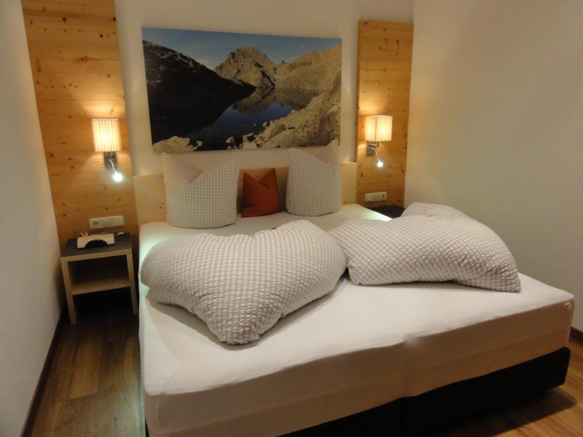Haus Raetia Apartment แซร์เฟาส์ ห้อง รูปภาพ