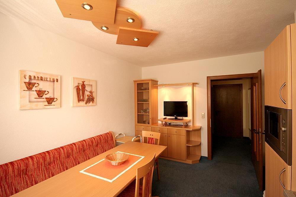 Haus Raetia Apartment แซร์เฟาส์ ห้อง รูปภาพ